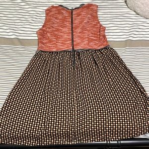 Dress sleeveless with knit top and flowybottom